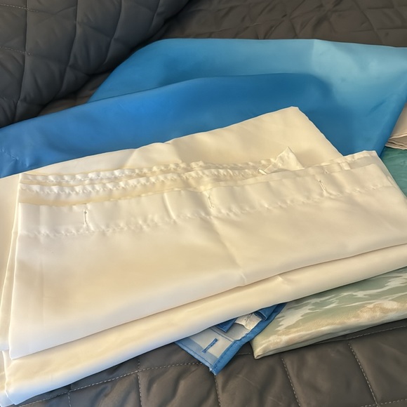 Beach waves bathroom shower/tub set, curtain, rug, liner and more - Picture 5 of 11